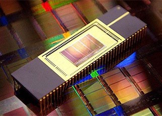 1996闪迪推全球首个64Mb MLC NOR 闪存芯片